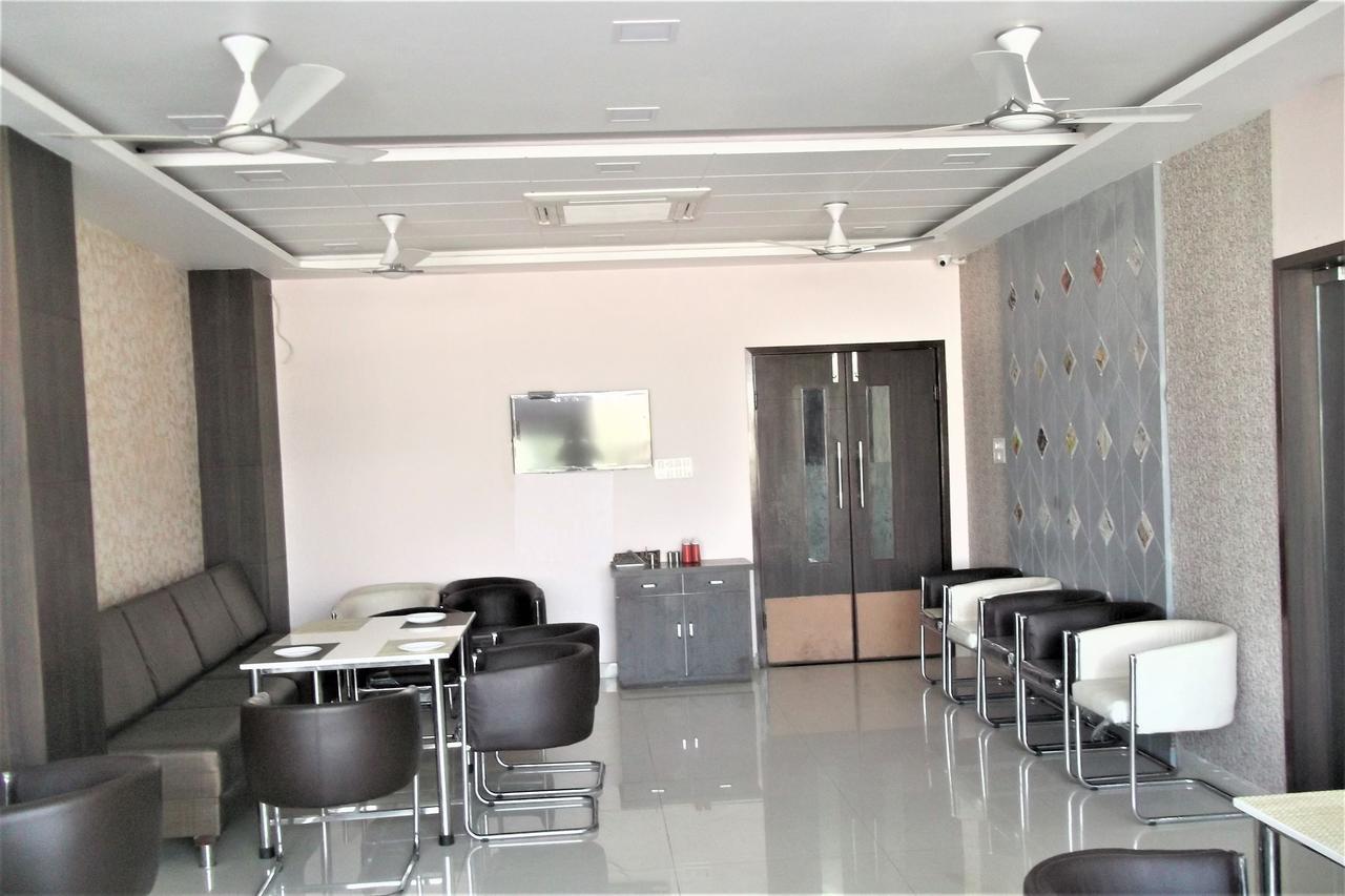 Oyo 10360 Hotel Grand Manoranjan Gorakhpur Exterior photo